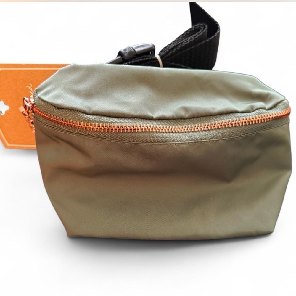 OAK and REED NWT hip/belt bag/crossbody. Miss green with rose gold zipper.